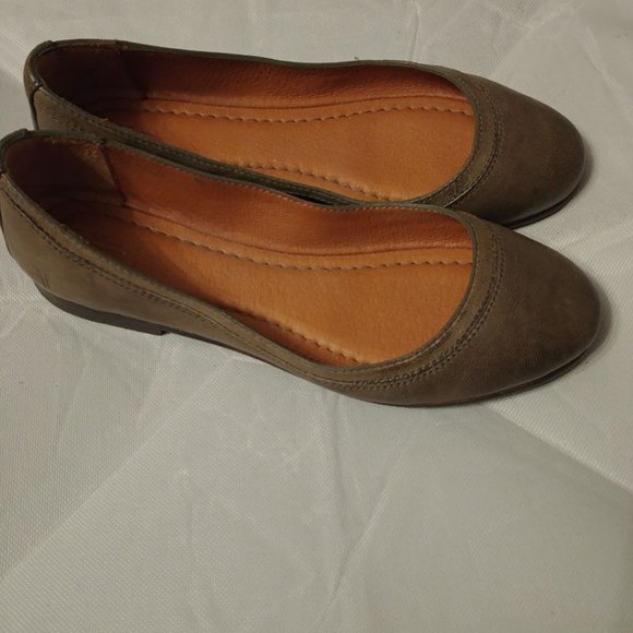Frye Women's Brown Flats - Picture 2 of 6